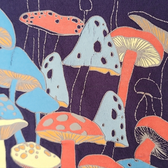 🍄 Organic Cotton Mushroom V-neck Tank - Picture 8 of 9